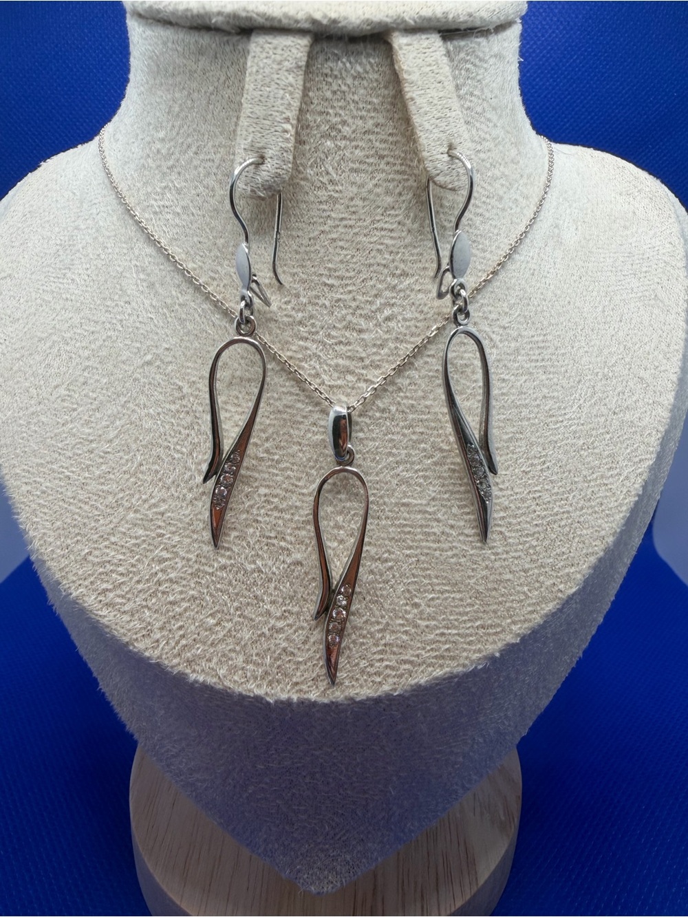 Sterling Silver 925  Ribbon Pendant Necklace and Earring Set - Silver